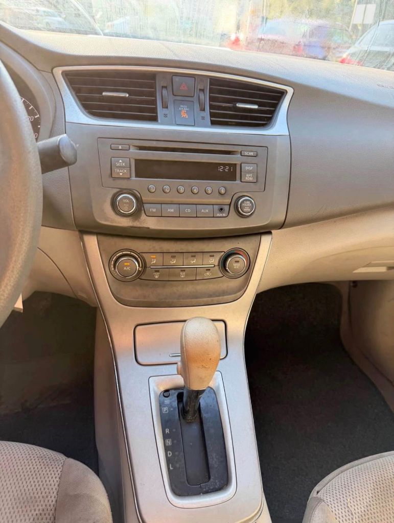 2014 Nissan Sentra S - Photo 13