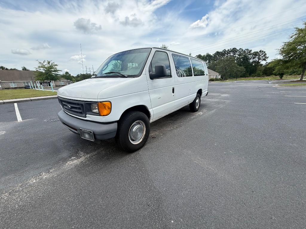 2006 Ford Econoline Wagon XL